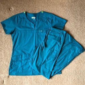 WonderFlex Scrub Set